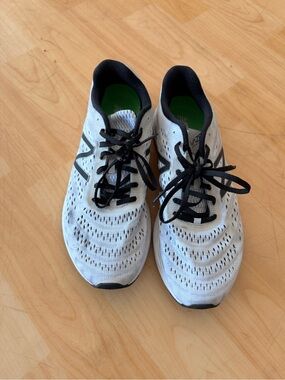 New Balance Men's Gray and Green Athletic Shoe (Inner View)